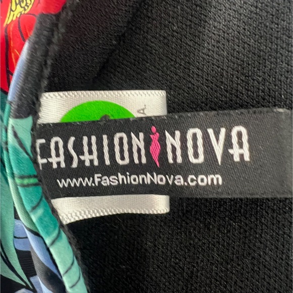 Fashion Nova Tropical Floral Plunge One Piece Swimsuit- 1X - Picture 5 of 5